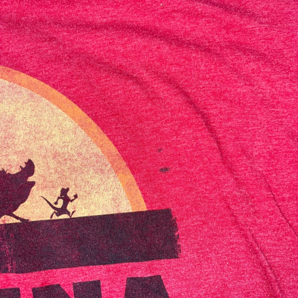 Disney‎ T-Shirt Men's XXL Lion King Hakuna Matata Red Graphic - Picture 3 of 4